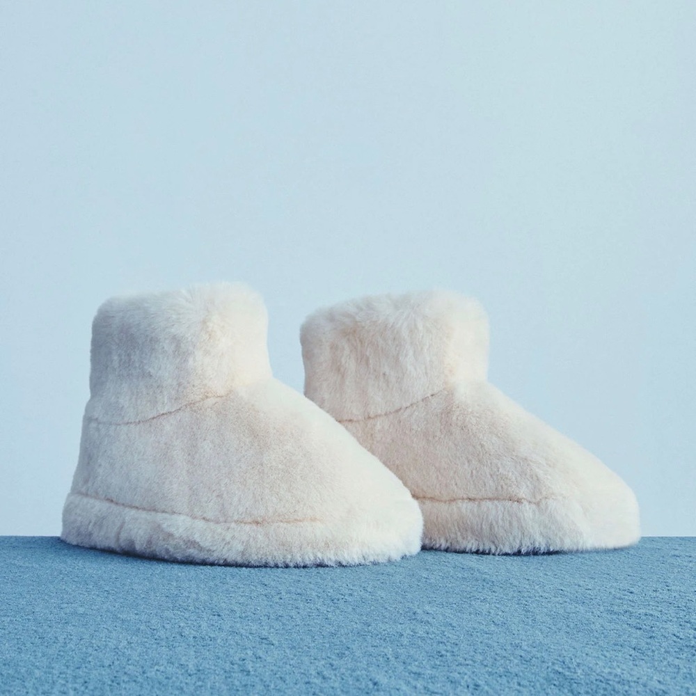 Fashion Nova Rare Cream Slippers Faux Fur Plush A Cozy Night Booties Brand New!